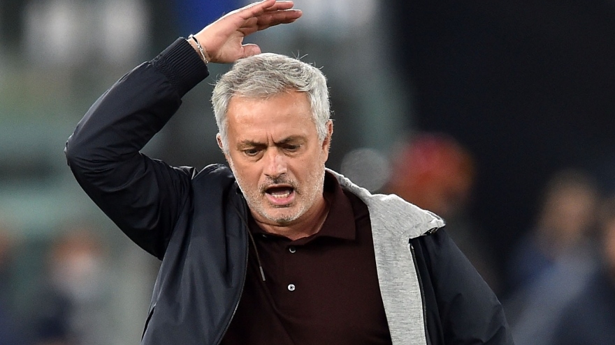 Mourinho góp phần tạo ra diễn biến “điên rồ” tại Serie A