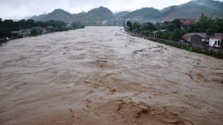 Cảnh báo lũ khẩn cấp trên sông Vu Gia (Quảng Nam), không khí lạnh gây mưa rất to