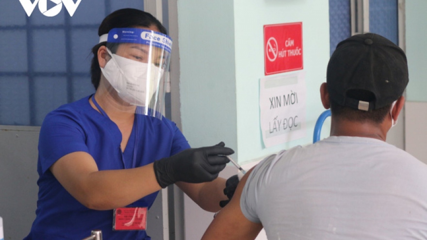 Miền Đông và Tây Nam Bộ cần triển khai kế hoạch tiêm vaccine Covid-19 khẩn trương nhất có thể
