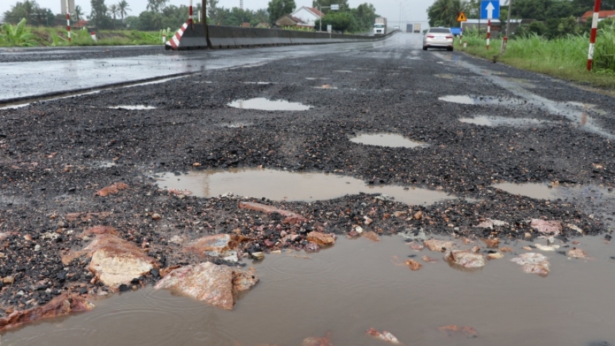 Phú Yên đề nghị sửa chữa hư hỏng mặt đường Quốc lộ 1A