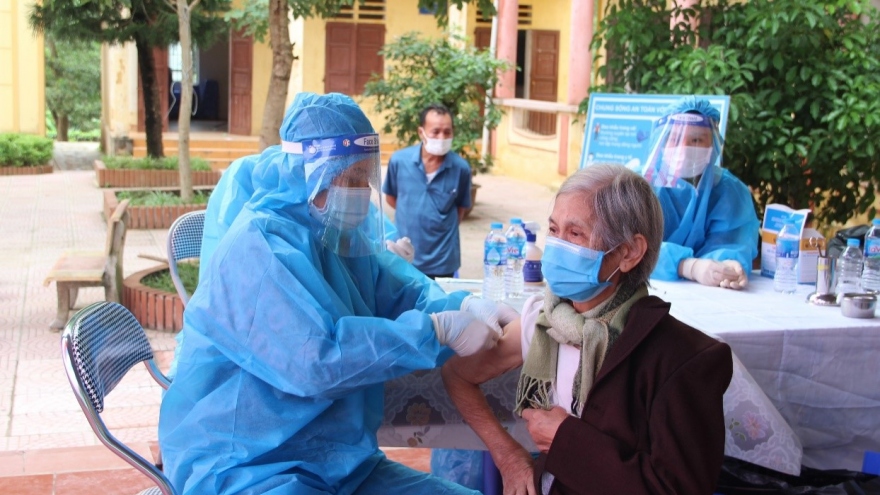Trạm Y tế lưu động tại Phú Thọ điều trị F0 tại nhà và cấp vaccine cho các địa phương vùng xanh
