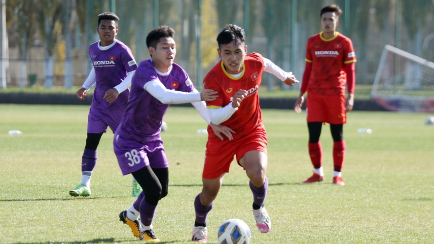 Lê Văn Xuân lập siêu phẩm trong trận đấu tập của U23 Việt Nam