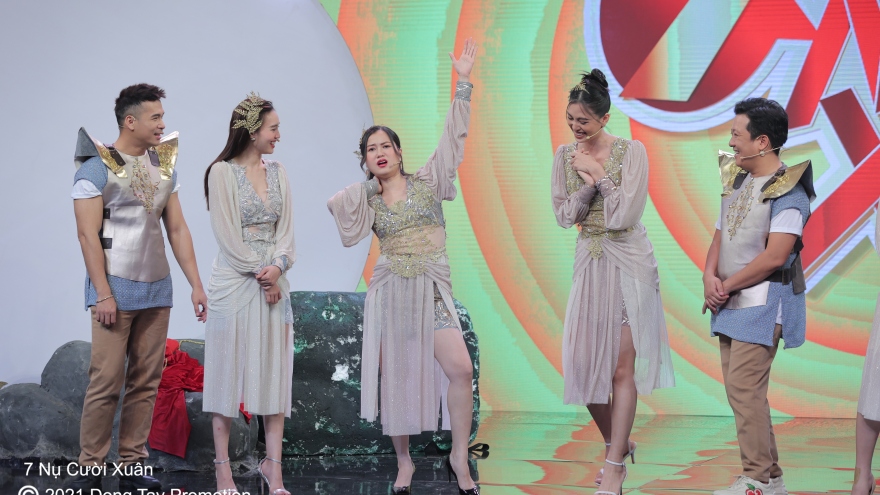 Hoa hậu Tiểu Vy tỏa sáng tại "7 Nụ cười xuân", Lan Ngọc bất ngờ khi được lên chức