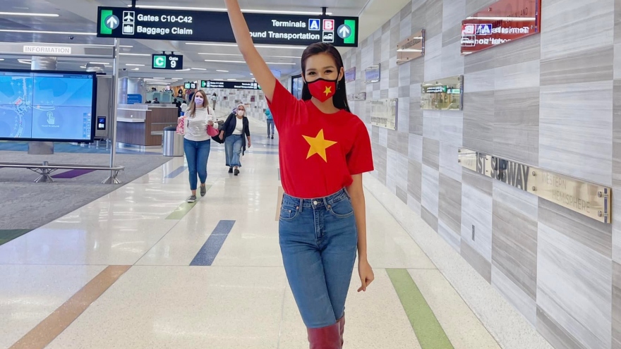 Hoa hậu Đỗ Thị Hà diện áo cờ đỏ sao vàng tại sân bay Mỹ