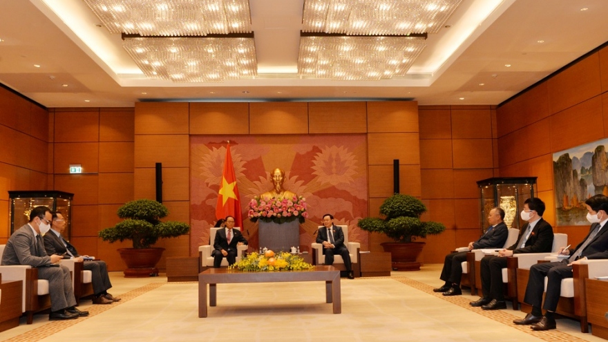 Chủ tịch Quốc hội Vương Đình Huệ tiếp Đại sứ Hàn Quốc và Đại sứ Ấn Độ tại Việt Nam