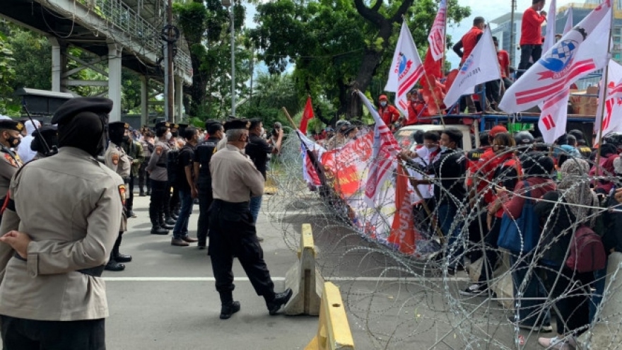 Tòa Hiến pháp Indonesia yêu cầu sửa đổi Luật tạo việc làm trước làn sóng biểu tình dữ dội