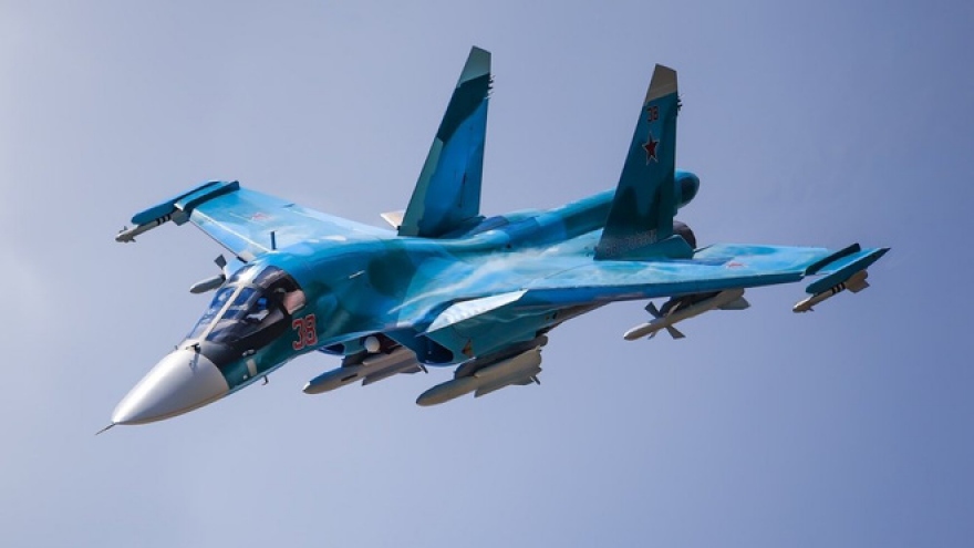 Ấn tượng kỹ năng nhào lộn trên không của phi công Su-34 Nga