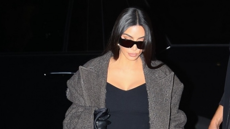 Kim Kardashian sành điệu đi chơi tối sau tin đồn hẹn hò danh hài kém 13 tuổi