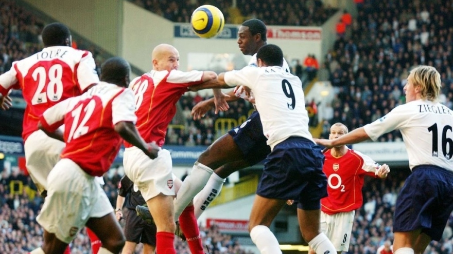 Ngày này năm xưa: Arsenal tạo nên trận derby London "kinh điển"