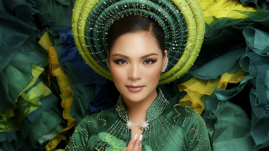 Đại diện Việt Nam chọn áo dài và thổ cẩm là trang phục dân tộc dự thi Miss Earth 2021