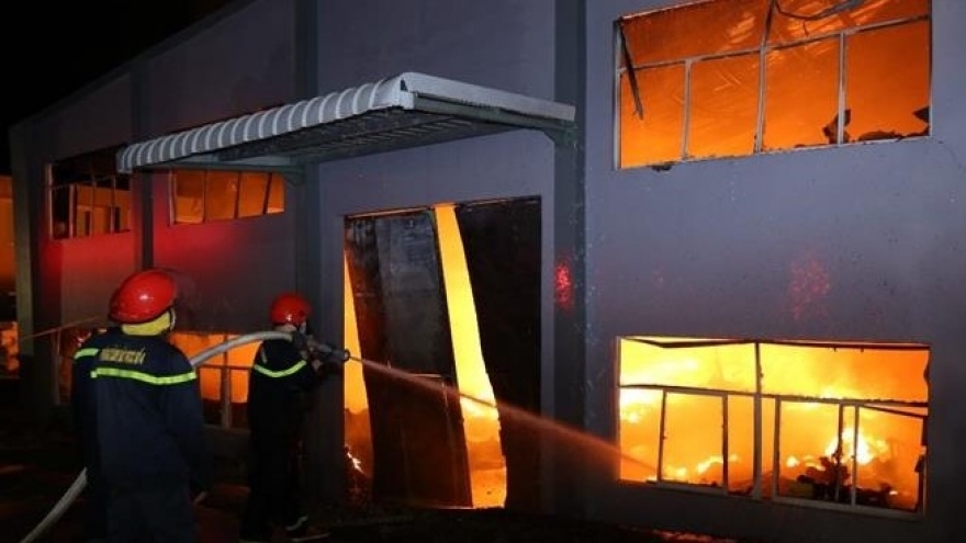 Cháy lớn trong đêm tại Khu công nghiệp Suối Tre, tỉnh Đồng Nai