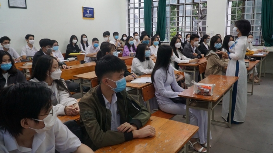 Học sinh lớp 12 ở Đà Nẵng trở lại trường học