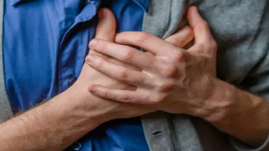 Các dấu hiệu phổ biến của cơn đau tim liên quan đến dạ dày