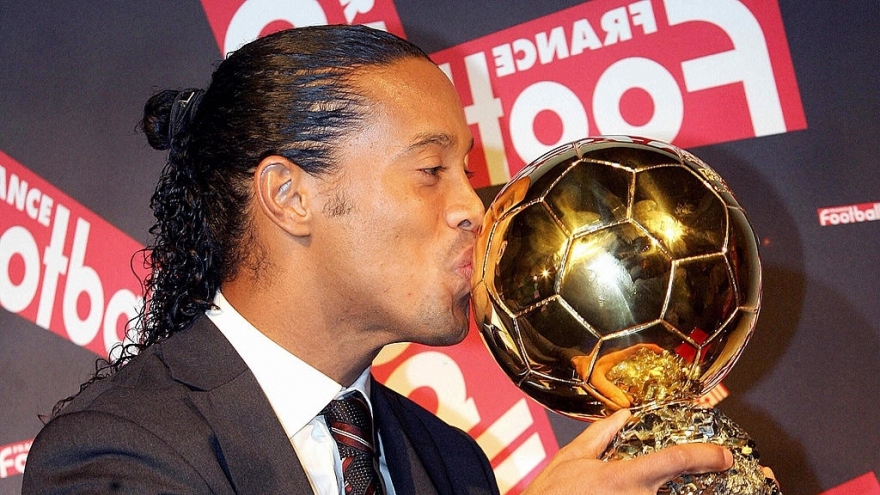 Ngày này năm xưa: Ronaldinho giành Quả bóng Vàng