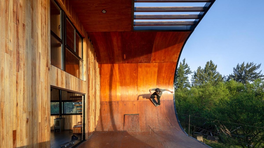 Ngôi nhà độc đáo với thiết kế tường cong để trượt ván