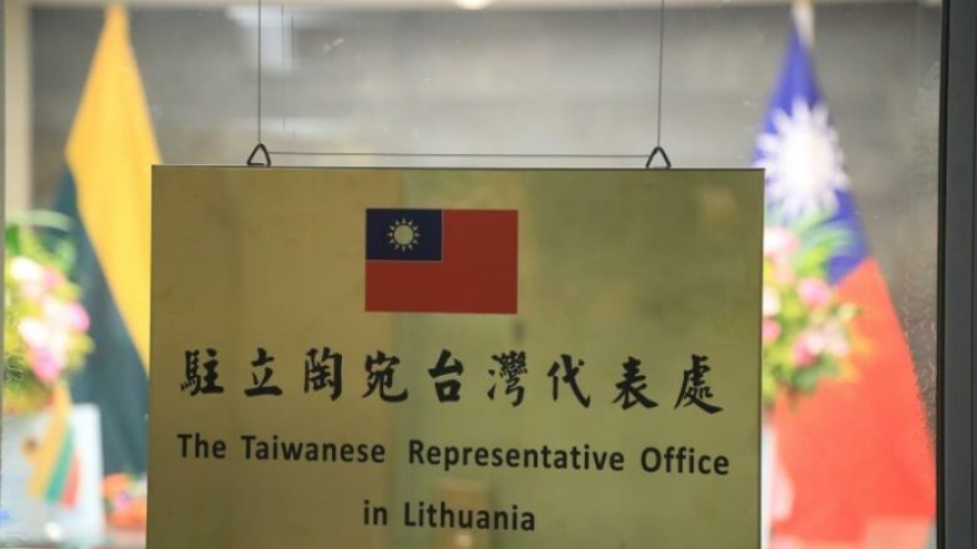 Trung Quốc giáng cấp quan hệ ngoại giao với Litva