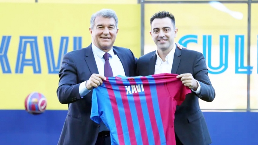HLV Xavi nhắc về Messi trong ngày ra mắt Barca