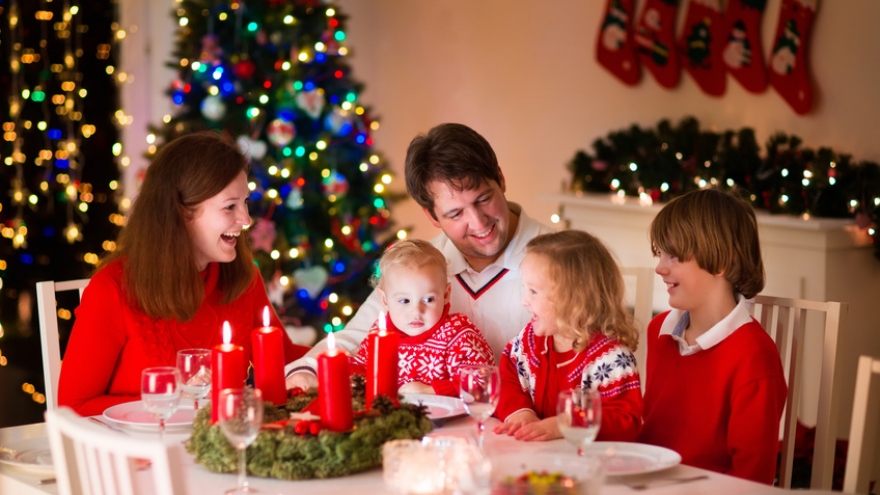 Tận hưởng Giáng Sinh tại nhà an toàn và vui vẻ