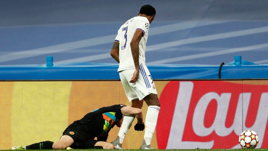 Nhà vô địch EURO 2020 đánh người và cái kết đắng