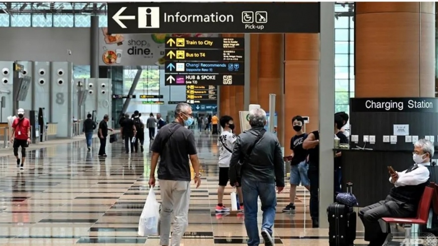 Singapore thắt chặt quy định với khách du lịch vì biến thể Omicron