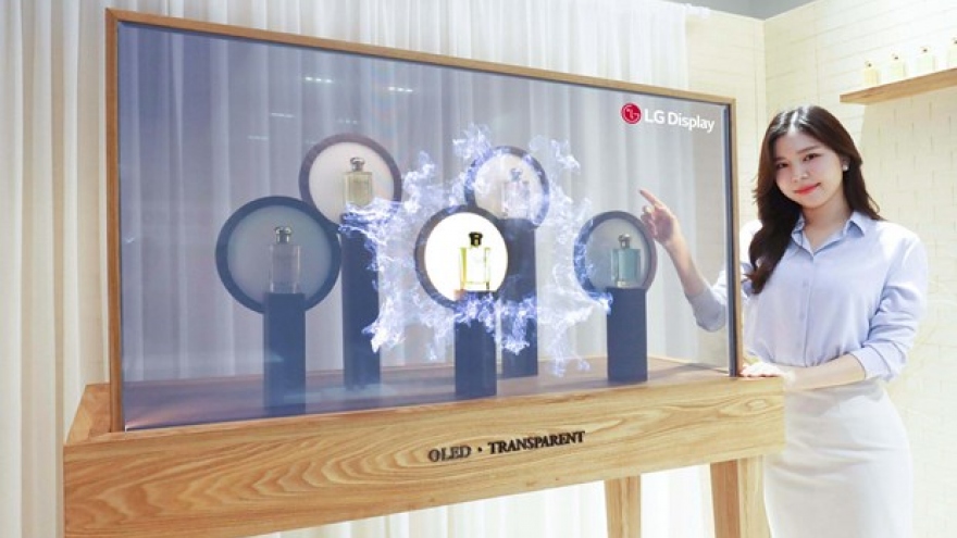 LG Display giới thiệu màn hình OLED trong suốt độc đáo tại CES 2022