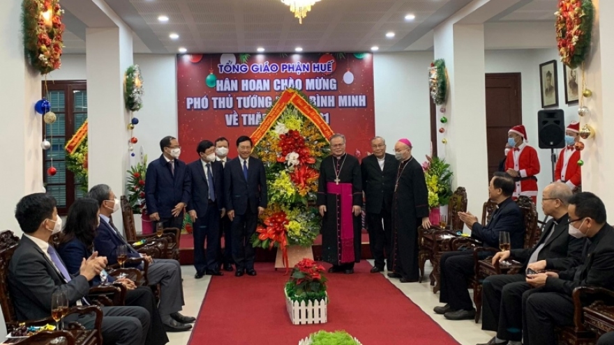 Phó Thủ tướng Thường trực Phạm Bình Minh chúc mừng Giáng sinh tại Huế