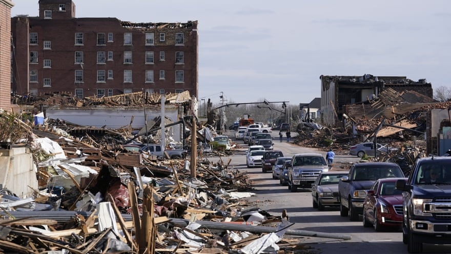 Khung cảnh hoang tàn như "ngày tận thế" sau thảm kịch lốc xoáy lớn nhất lịch sử nước Mỹ