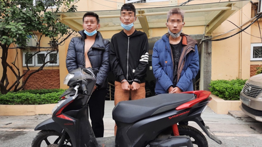 Bắt ba đối tượng mang kiếm đi cướp tài sản ở Hà Nội