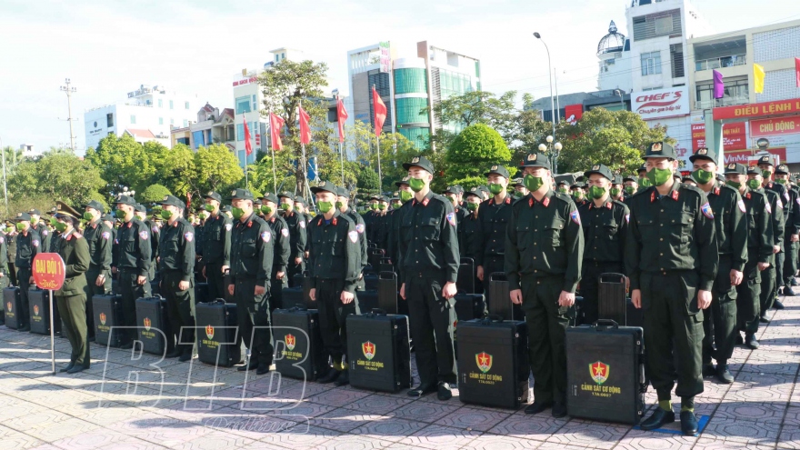Thái Bình ra mắt Tiểu đoàn Cảnh sát cơ động dự bị chiến đấu