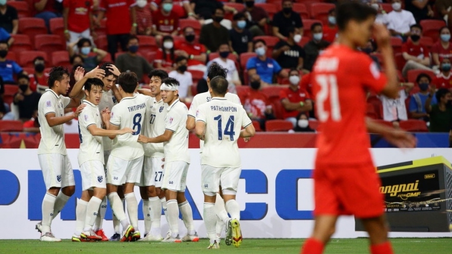 Thắng "nhàn" Singapore, ĐT Thái Lan dẫn đầu bảng A thẳng tiến bán kết AFF Cup 2020