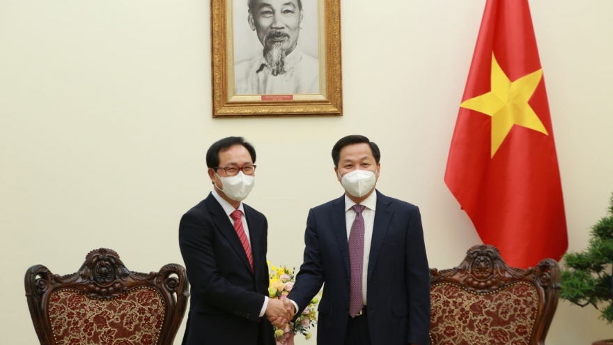 Phó Thủ tướng Lê Minh Khái đề nghị Samsung tiếp tục mở rộng đầu tư tại Việt Nam