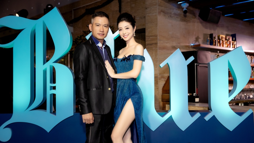 Hoa hậu Jennifer Phạm khoe nhan sắc trong thiết kế gợi cảm bên cạnh chồng doanh nhân