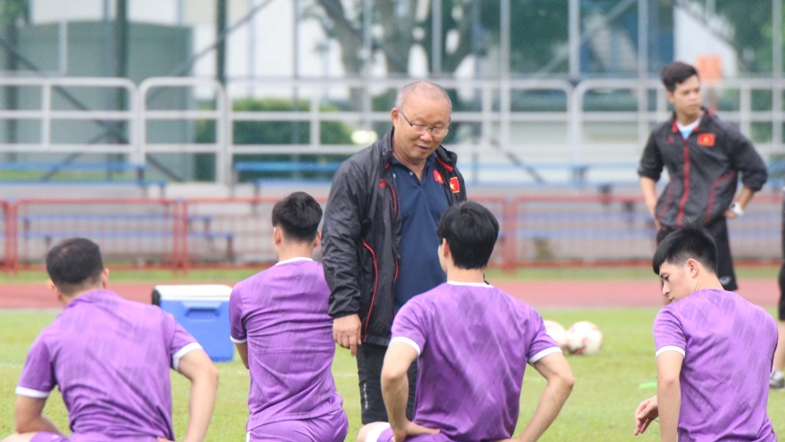 HLV Park Hang Seo truyền động lực cho các học trò trước trận đấu với ĐT Malaysia