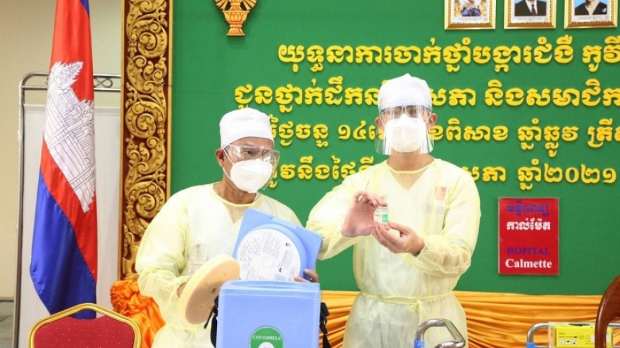 Campuchia đẩy mạnh tiêm mũi vaccine Covid-19 thứ 3 ở khu vực biên giới