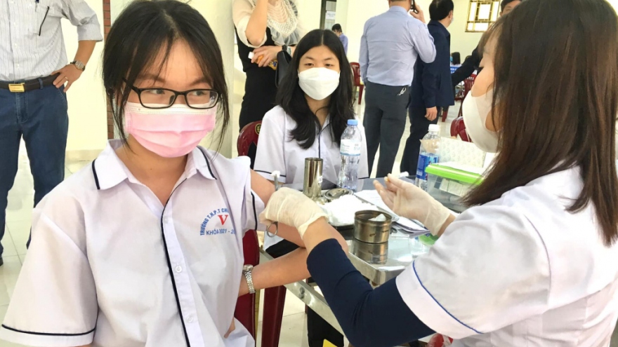 Nhiều học sinh tại Thanh Hóa bị phản ứng sau tiêm vaccine ngừa Covid-19
