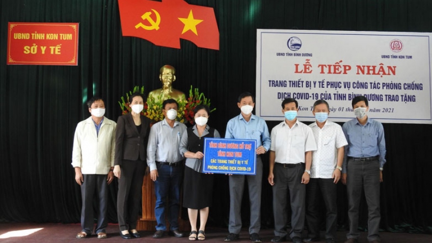Bình Dương trao tặng thiết bị y tế phòng, chống dịch COVID-19 cho tỉnh Kon Tum