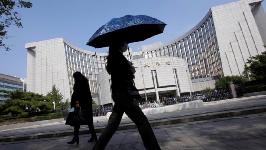 Trung Quốc lần đầu tiên hạ lãi suất cơ bản sau gần 18 tháng