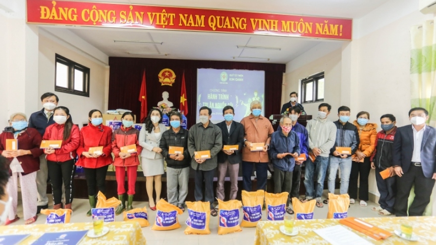 Quỹ từ thiện Kim Oanh dành gần 4 tỷ đồng hỗ trợ y tế và lương thực cho tỉnh Thừa Thiên Huế