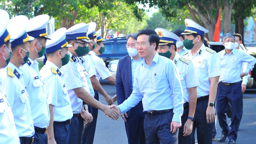 Ông Võ Văn Thưởng thăm các đơn vị Hải quân tại Căn cứ Cam Ranh