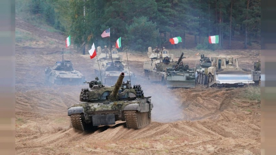 NATO cân nhắc triển khai quân đội ở sườn phía Đông khi căng thẳng Ukraine -Nga gia tăng