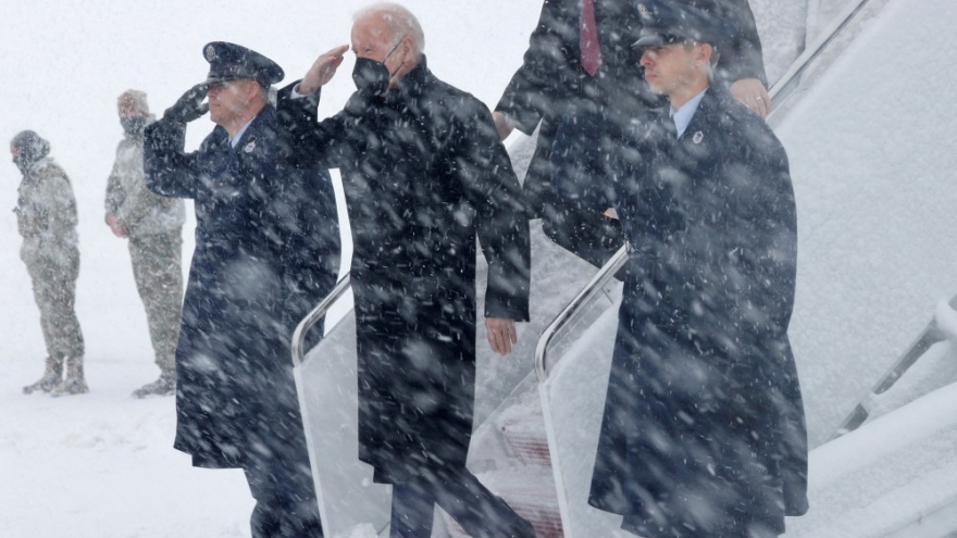Tổng thống Biden mắc kẹt trên Không lực Một