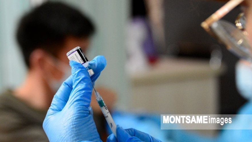 Quốc gia đầu tiên tại châu Á triển khai tiêm liều vaccine ngừa Covid-19 thứ 4 cho dân số