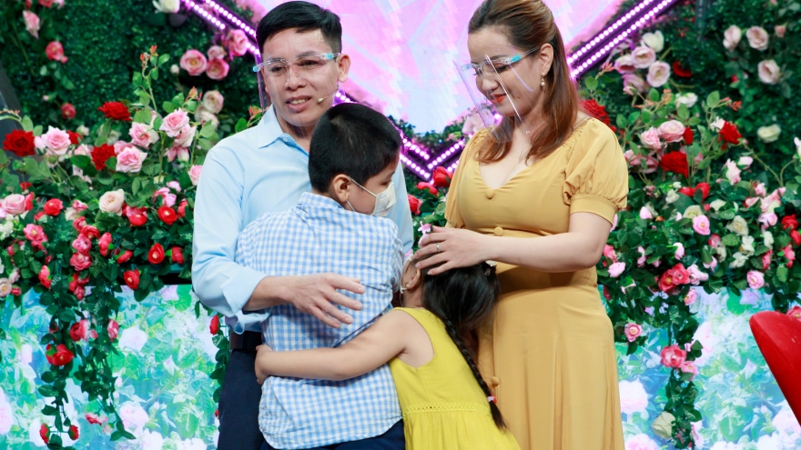 MC Ngọc Lan khóc nghẹn cảnh mẹ đơn thân U40 đưa 2 con đi tìm cha mới tại show hẹn hò