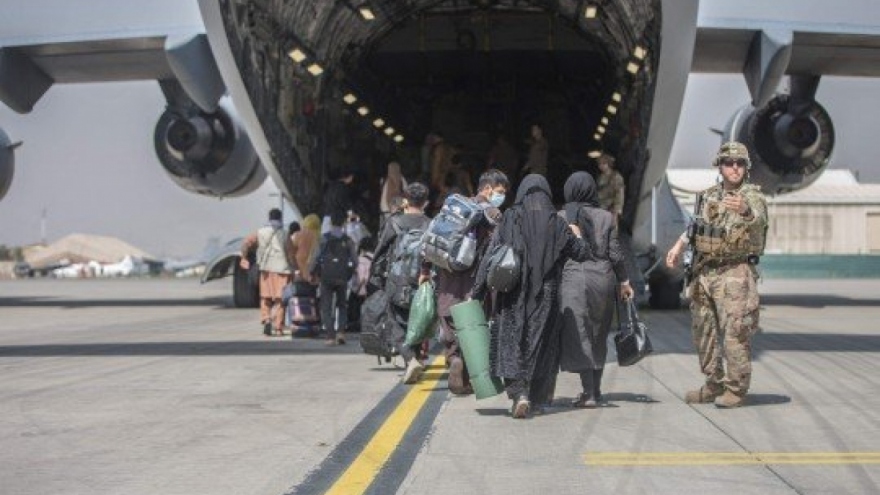 Taliban muốn các nước láng giềng trả lại máy bay
