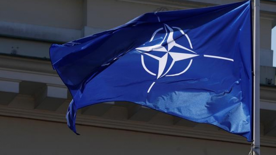 Căng thẳng miền đông Ukraine leo thang, NATO sơ tán nhân viên khỏi Kiev