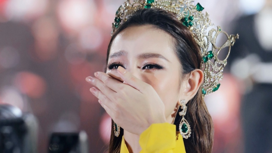 Tuổi thơ của Hoa hậu Thùy Tiên thế nào khi cha mẹ ly hôn năm 4 tuổi?