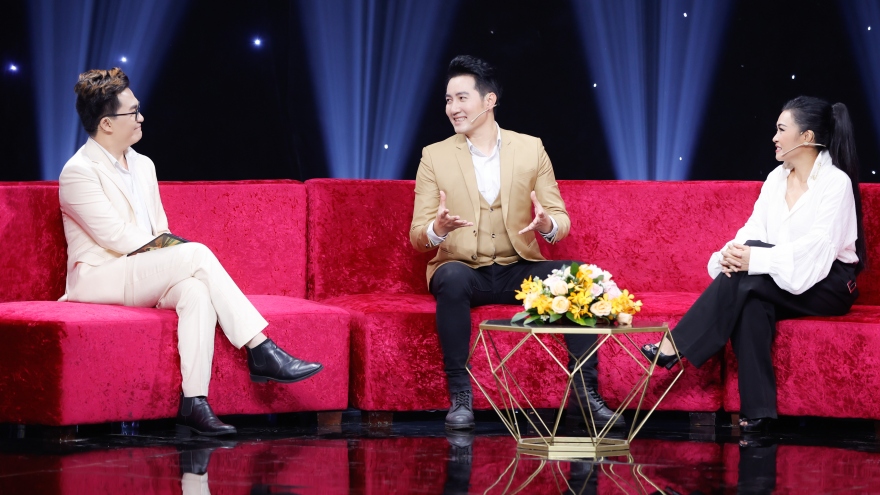 Từ một diễn viên múa, Nguyễn Phi Hùng được ký hợp đồng làm ca sĩ nhờ đi hát karaoke