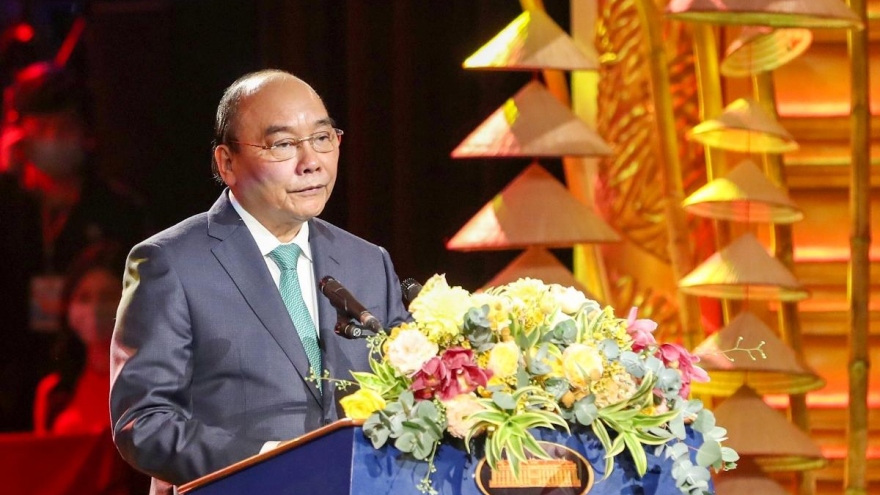 Chủ tịch nước Nguyễn Xuân Phúc tiếp Lãnh sự danh dự đầu tiên của Việt Nam tại Thụy Sỹ