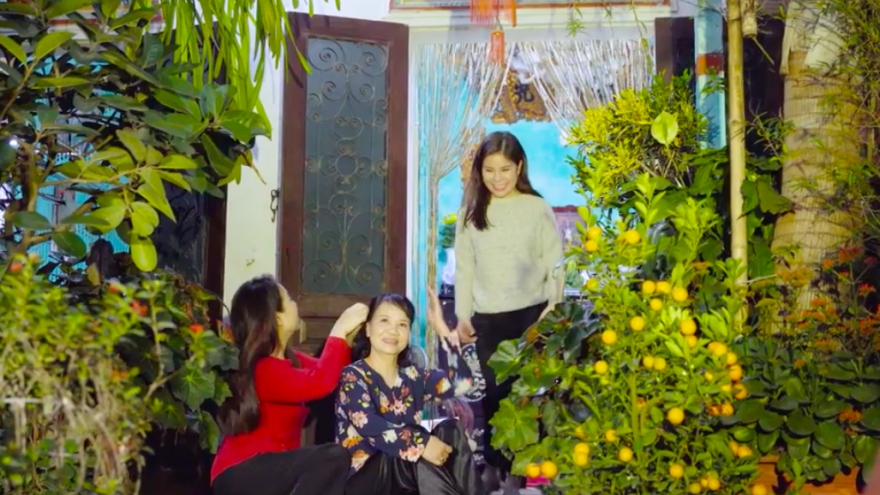 Tết bình yên bên hiên nhà trong MV của chị em Thu Hà, Linh Hoa