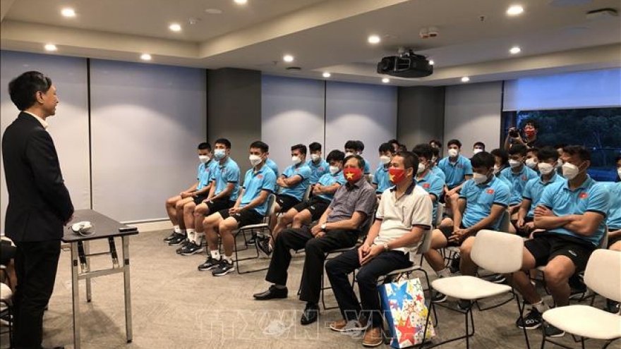 Đại sứ Việt Nam tại Australia thăm động viên đội tuyển bóng đá quốc gia